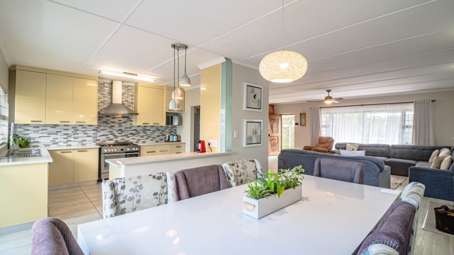 6 Bedroom Property for Sale in Gonubie North Eastern Cape
